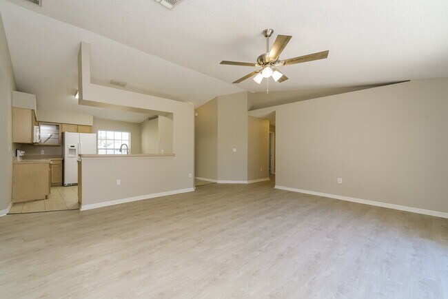 Foto del edificio - 745 Briargrove Ave