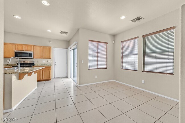 Foto del edificio - 6745 N Bluebell Garden St