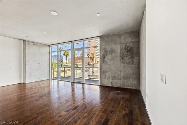 Building Photo - 353 E Bonneville Ave
