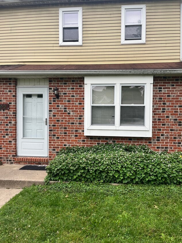 condo/townhome- 2 floors - 330 Garden Ave