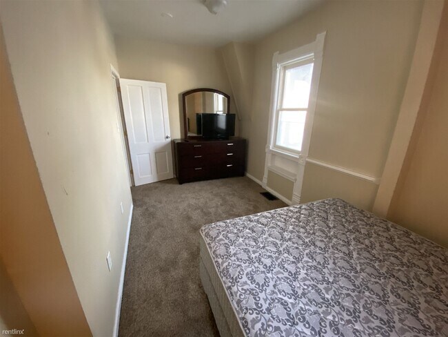 Foto del edificio - 2 br, 1 bath House - 608 Leland Ave