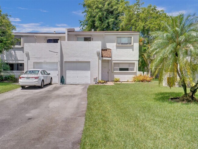 Foto del edificio - 8662 Bridle Path Ct