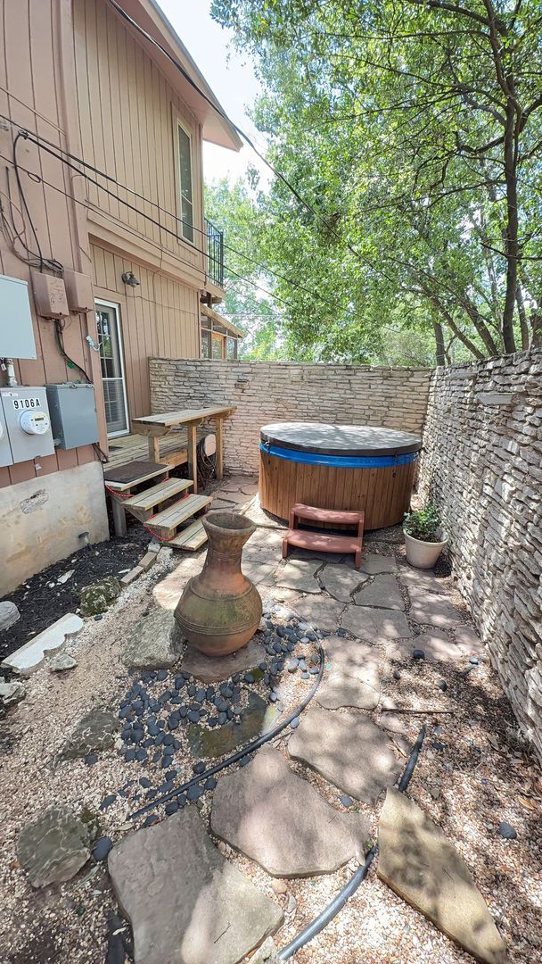 Building Photo - 9106 Rockcrest Cir