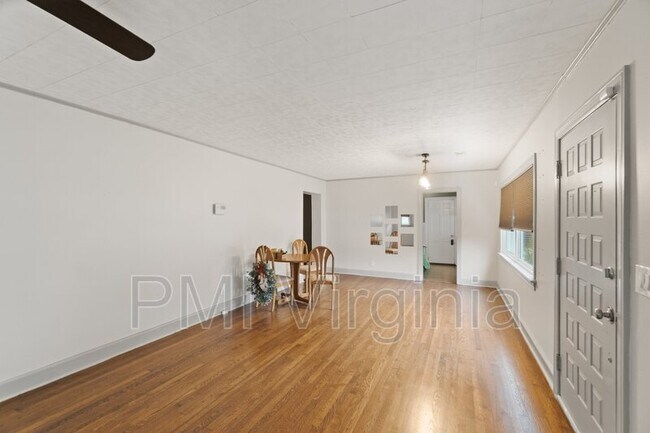 Building Photo - 862 Burksdale Rd