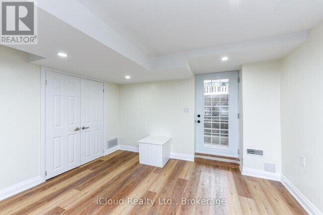 Photo du bâtiment - 5744 Philip Dr