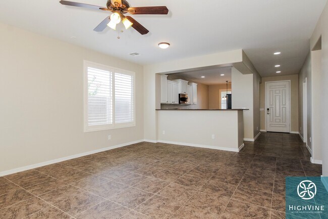Building Photo - 718 W Twin Peaks Pkwy