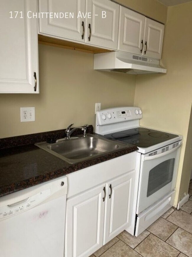 Building Photo - Spacious 3 Bedroom Available August 2024!