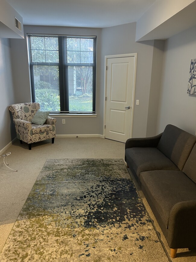 Photo - 1021 N Garfield St Apartment