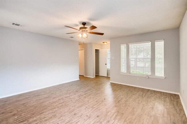 Building Photo - 1510 Carriage Hills Trail