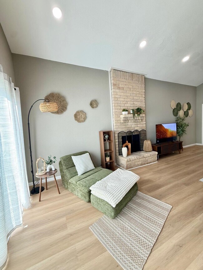 Foto del edificio - 6310 Briar Terrace Dr