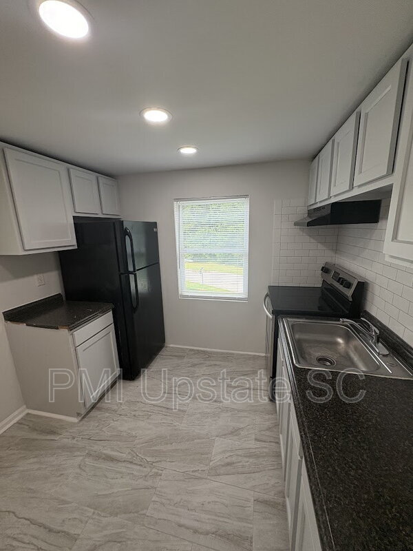 Foto del edificio - 201 Chandler Dr