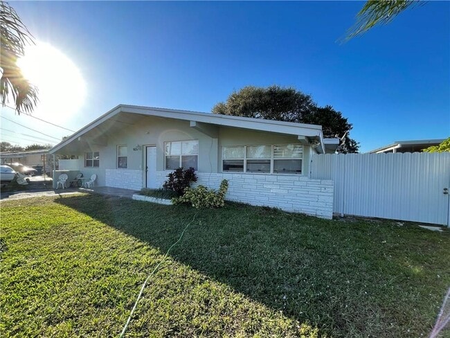 Building Photo - 6537 Pines Pkwy