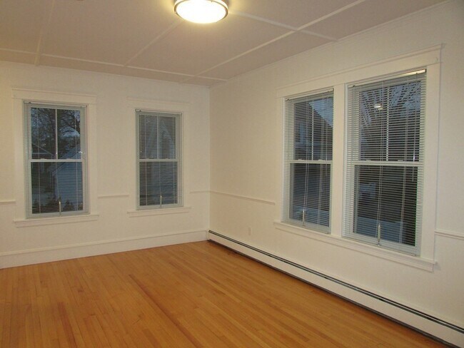 Building Photo - 430 N Main St