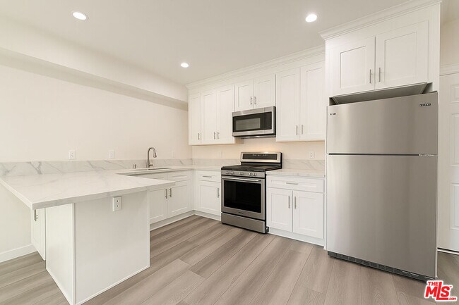 Foto del edificio - 5244 Whitsett Ave