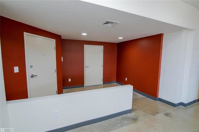 Building Photo - 128 N 8th St