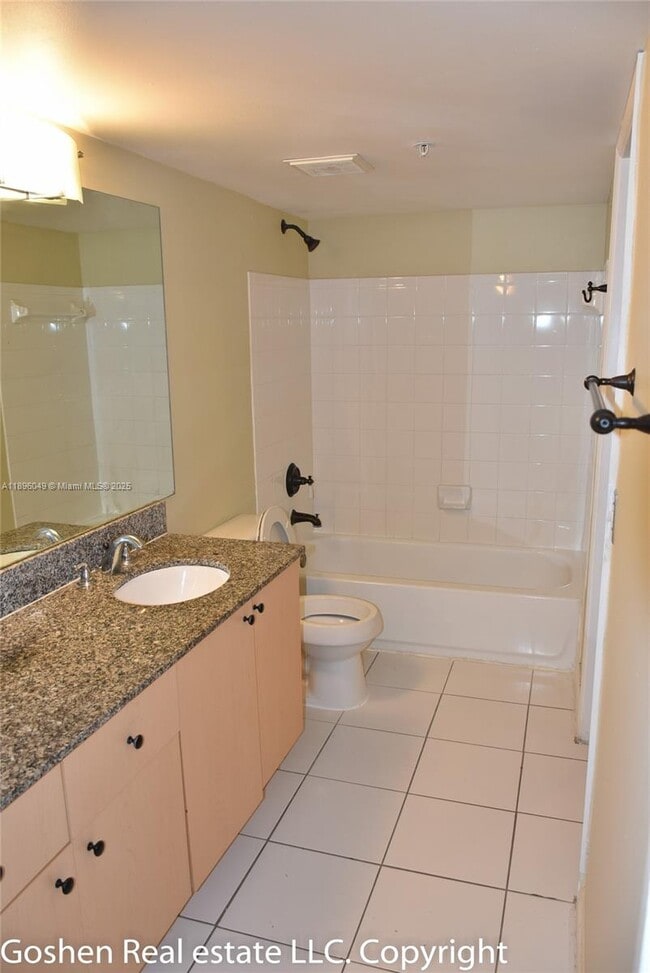 Foto del edificio - 2496 Centergate Dr