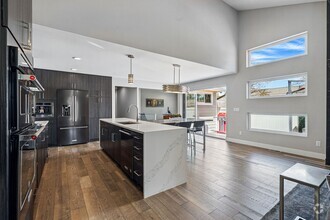 Building Photo - 7174 S Vine Cir E
