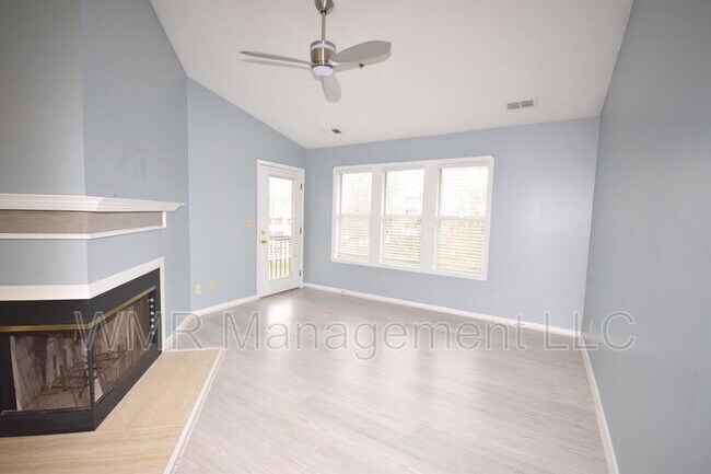 Building Photo - 942 Stewarts Creek Dr