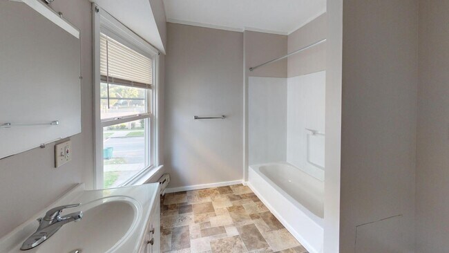 Foto del edificio - 116-118-118 Ridgeway Ave