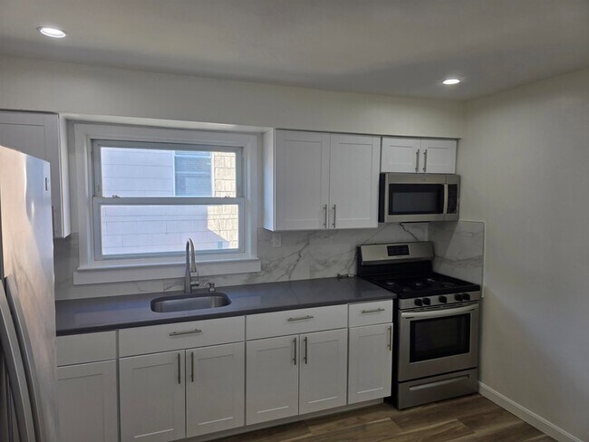 Building Photo - 157 Neptune Ave