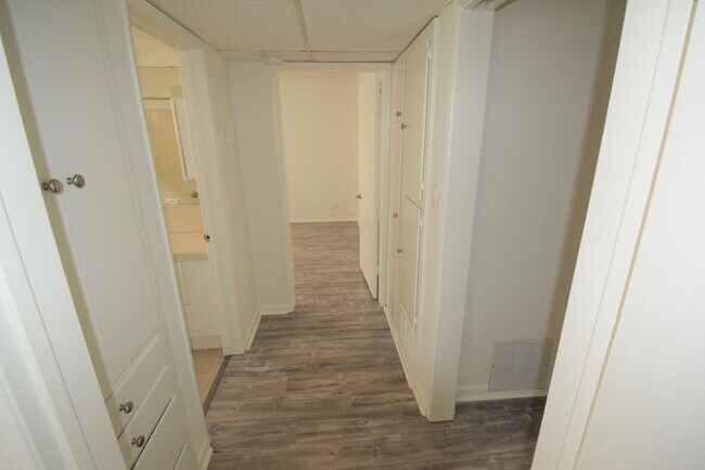 Foto del edificio - 14706 Dickens St