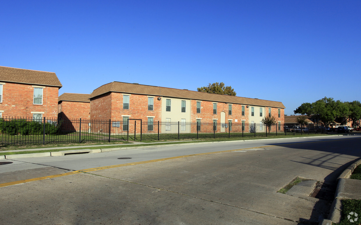 Primary Photo - Palomino Place Apartments