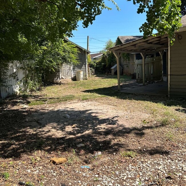 Building Photo - 2802 Hood Dr