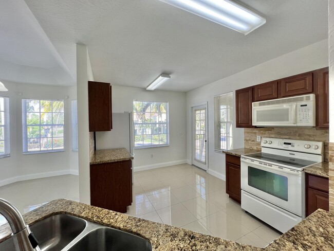Building Photo - 1110 Belmont Pl