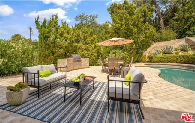 Building Photo - 26065 Redbluff Dr