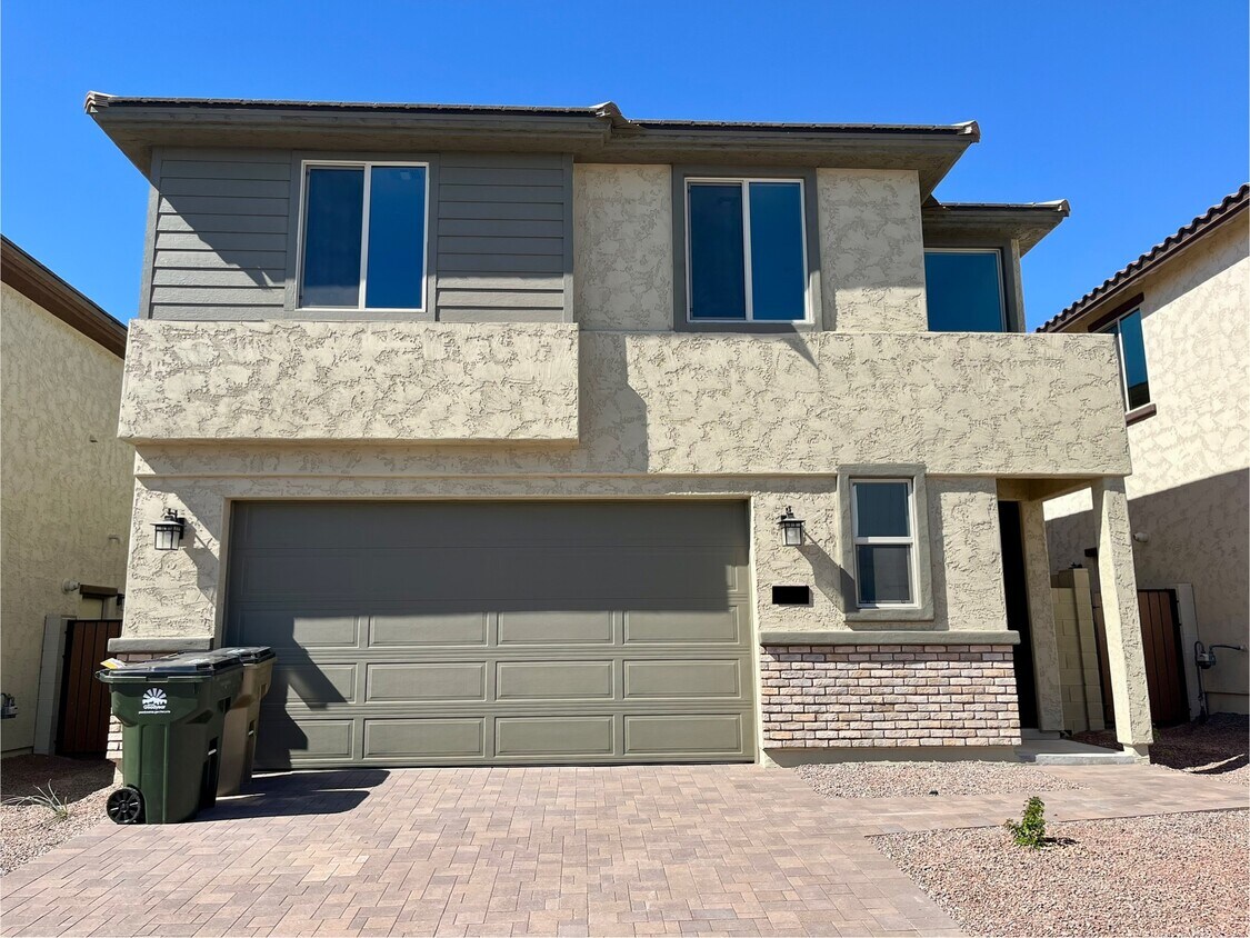 Foto principal - 18085 W Lupine Ave