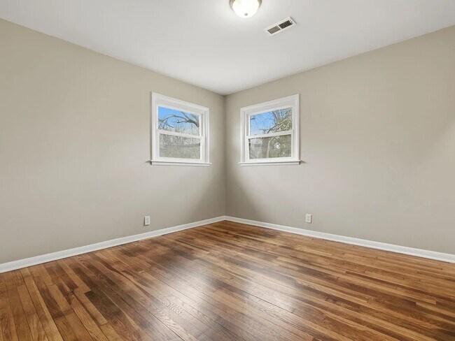 Foto del edificio - 2110 Carlisle Rd