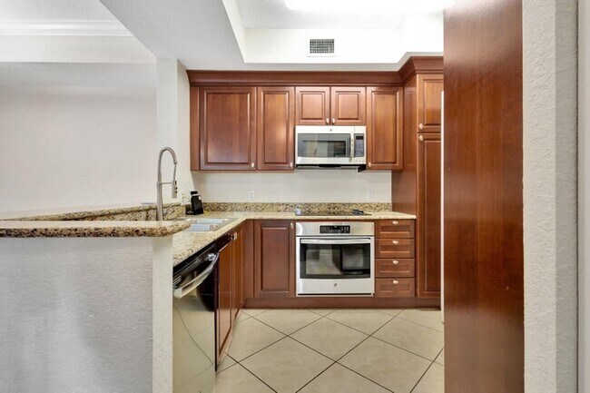 Foto del edificio - 1660 Renaissance Commons Blvd