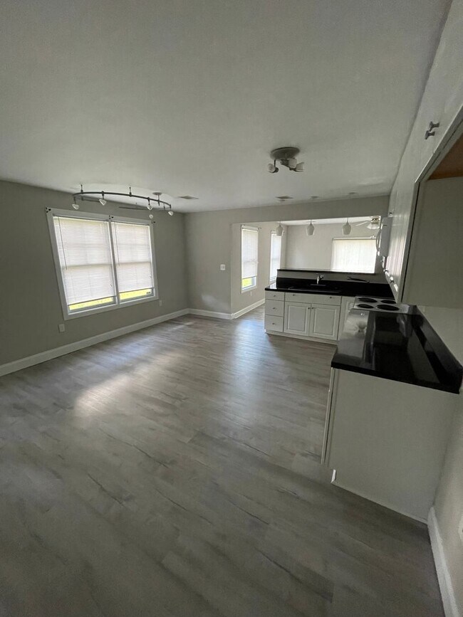 Building Photo - Ideal for Families or Roommates: 4BR/3BA Lakefront Home with Dual Private Suites