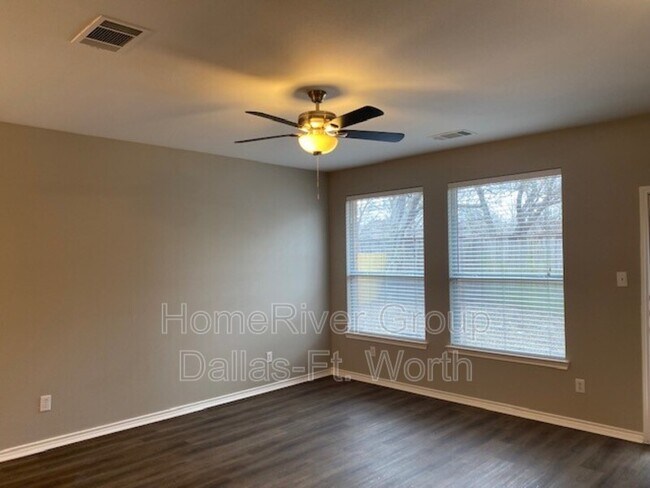 Building Photo - 6802 Shore Breeze Ct