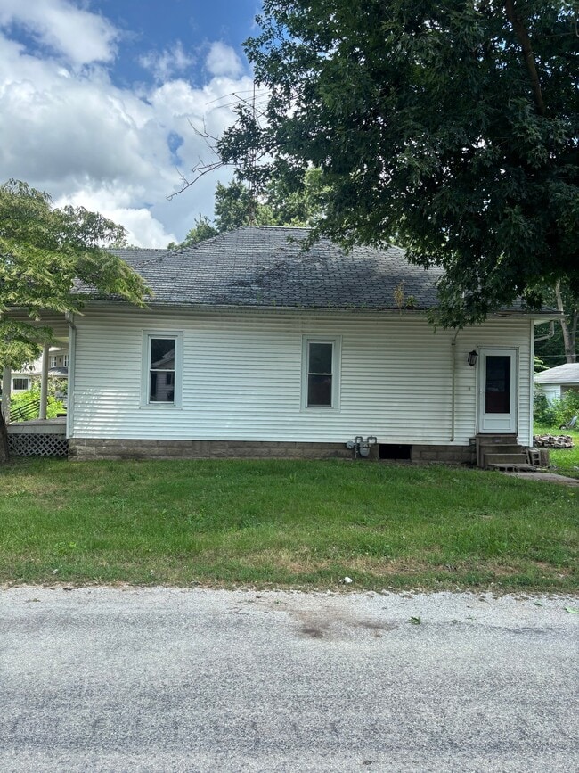 Building Photo - 435 S Cedar St