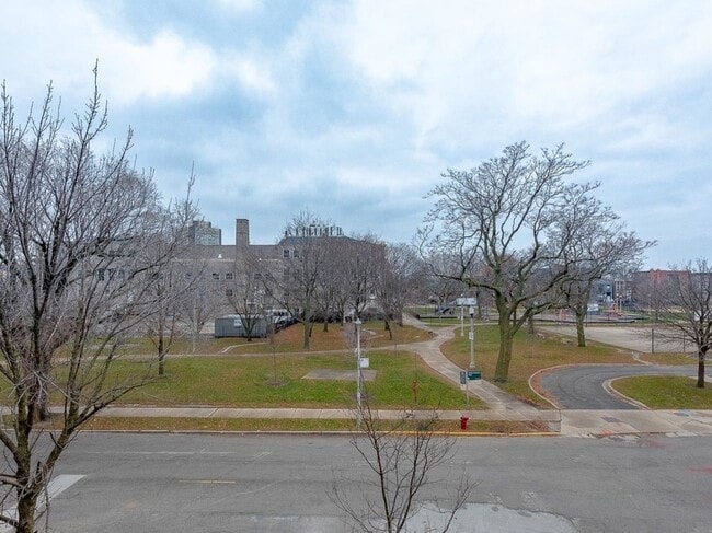 Building Photo - 35 S Hoyne Ave