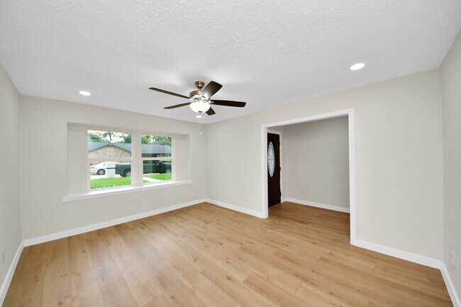 Building Photo - 25511 Many Oak Dr