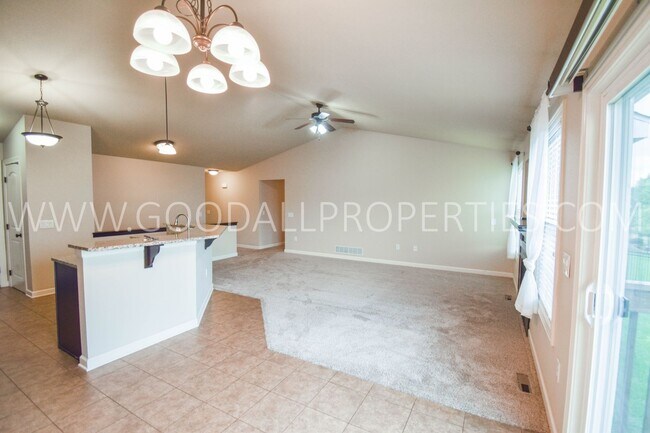 Foto del edificio - Beautiful 4 Bedroom Ranch with  Finished B...