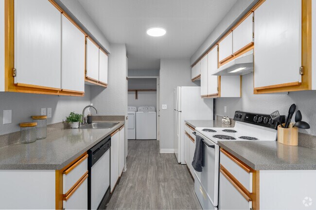 2 habitaciones, 1 baño - 832 pies cuadrados - Cocina - Crestbrook Apartments
