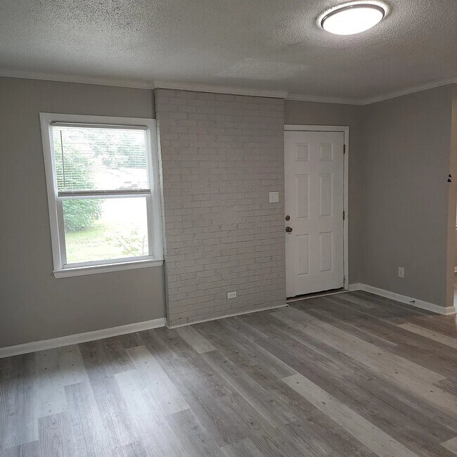 Building Photo - 211 Kirkland Pl