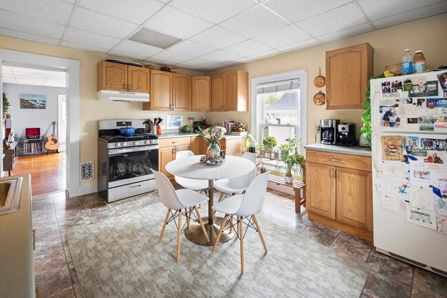 Building Photo - 38 Spring St