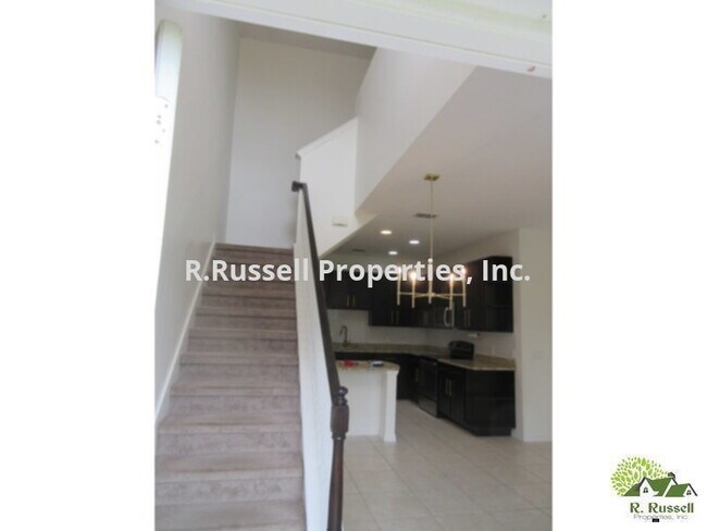 Foto del edificio - Avalon Park townhouse - 4 bedroom 2.5 bath...