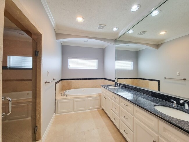 Building Photo - Charming Three Bedroom in Houston!