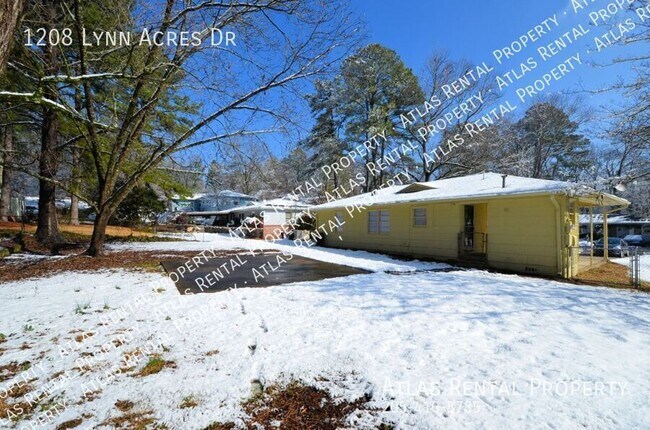 Foto del edificio - 1208 Lynn Acres Dr