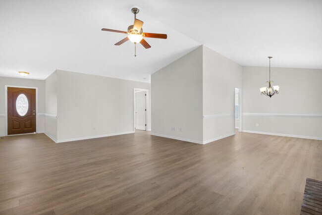 Foto del edificio - 705 E Hightree Ln