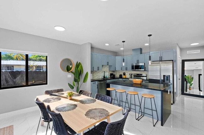 Building Photo - 1540 NW 46th St