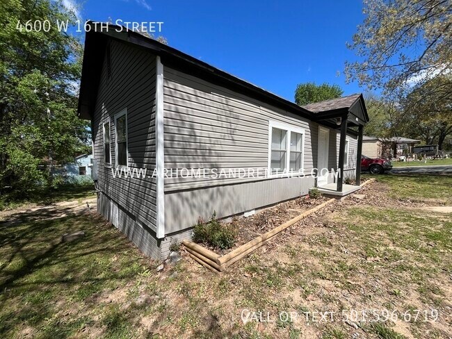 Building Photo - 4600 W 16th Street | $925 | 2 beds, 1 full...
