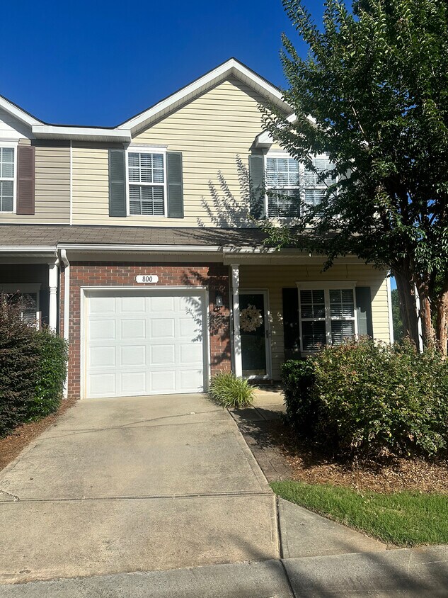 Foto principal - 800 Eddy Dr