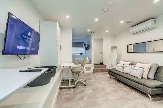 Building Photo - 19 Claremont St