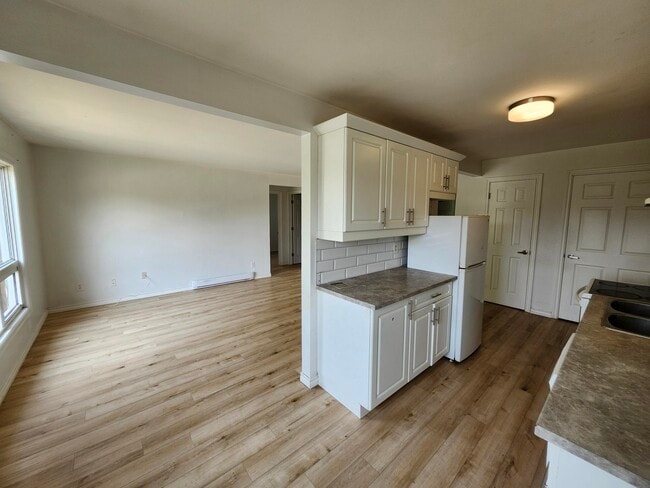 Building Photo - 522 Bonita Ave